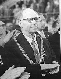 Фольмер Макс